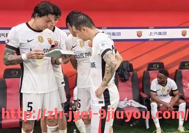jiuyou九游娱乐-法甲比赛技巧解析：关键技术动作与战术应用